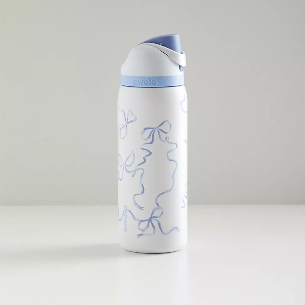 Owala 32oz FreeSip Blue Bow